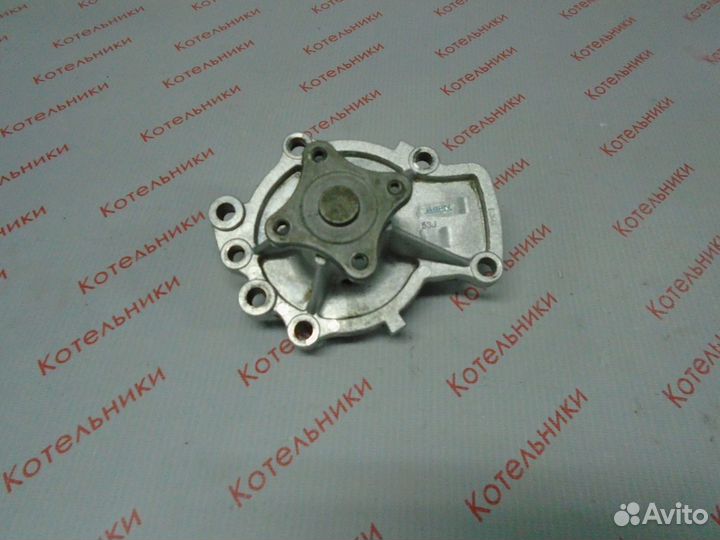 Nissan 21010-9F501 Насос водяной