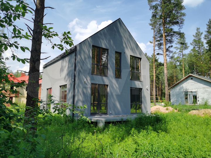 Коттедж 180 м² на участке 12 сот.