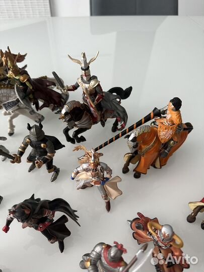 Коллекция фигурок рыцарей и воинов papo