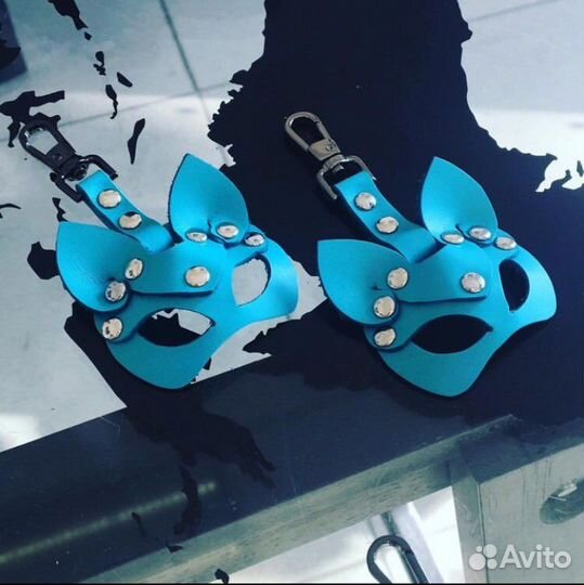 Брелок из кожи