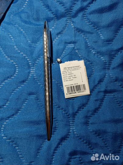 Серебряная шариковая ручка