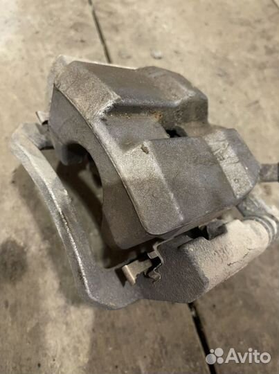 Суппорт тормозной задний Lexus RX 350 3