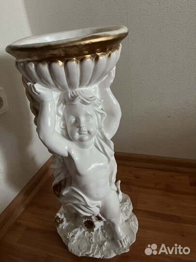 Статуя Ангел с цветами