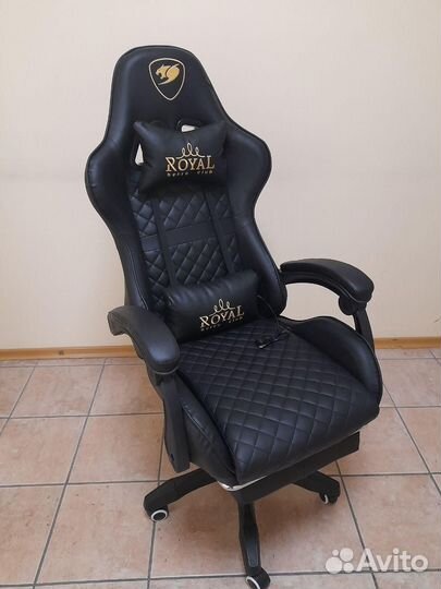 Компьютерное игровое кресло с подставкой для ног