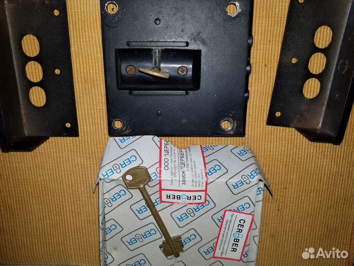 Замок дверной 