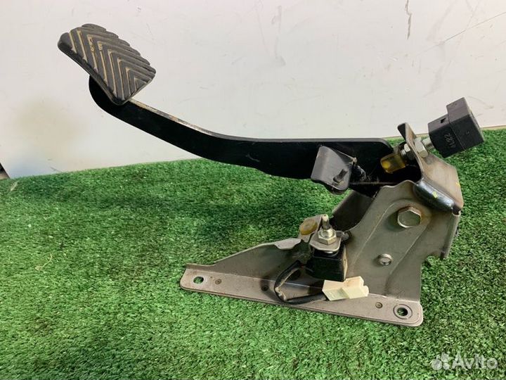 Педаль сцепления Hyundai Solaris седан G4FA 2015