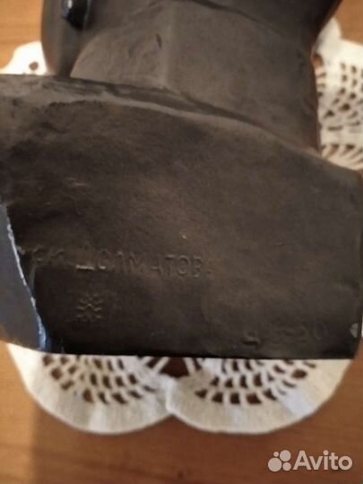 Бюст Лермонтов