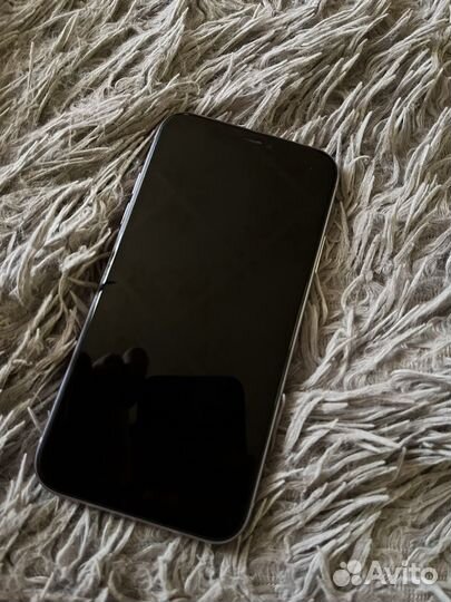 Телефон iPhone 11