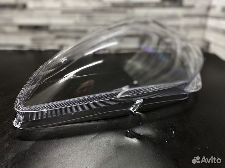 Стеклo фарs Toyota RAV 4 XA30 дорест. (05-08гг.)