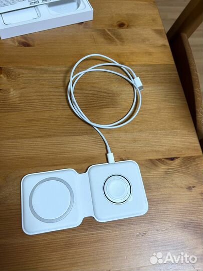 Беспроводное зарядное устройство Apple MagSafe