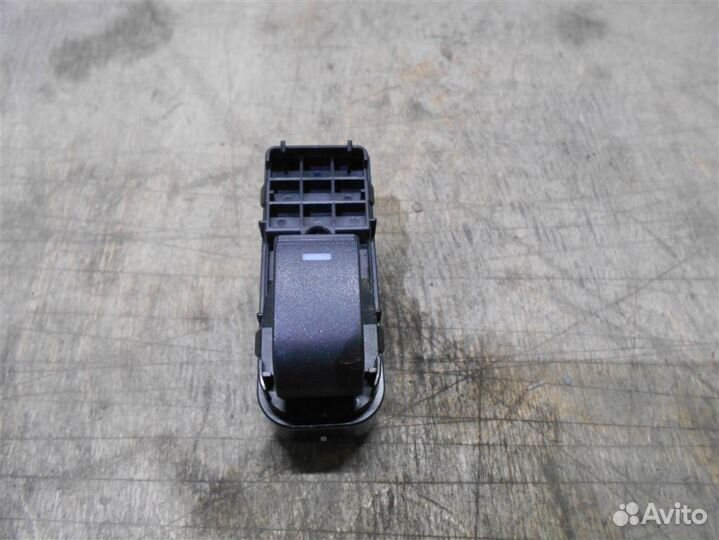 Кнопка стеклоподъемника передней левой двери от M