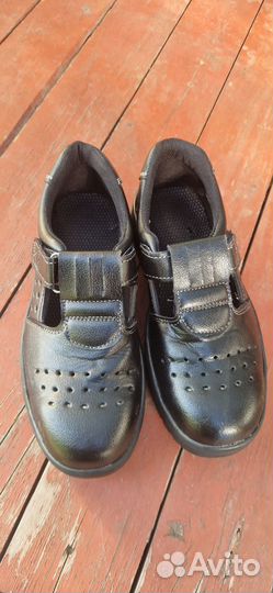 Сандали рабочие новые