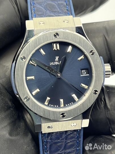 Часы Hublot Classic Fusion 33mm 581.NX.7170.RX