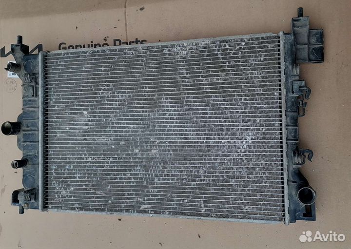 Радиатор охлаждения двигателя Chevrolet Aveo T300