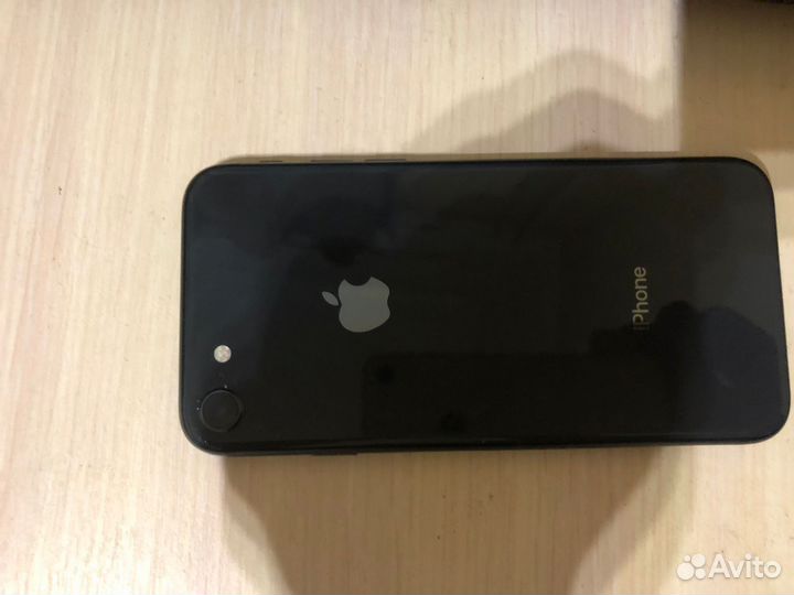 Телефон iPhone 8 64 gb