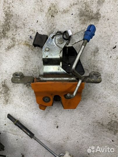 Замок двери багажника Skoda Octavia A4