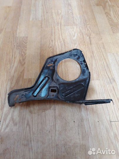 Площадка под бачок осушителя bmw e39 54538367956