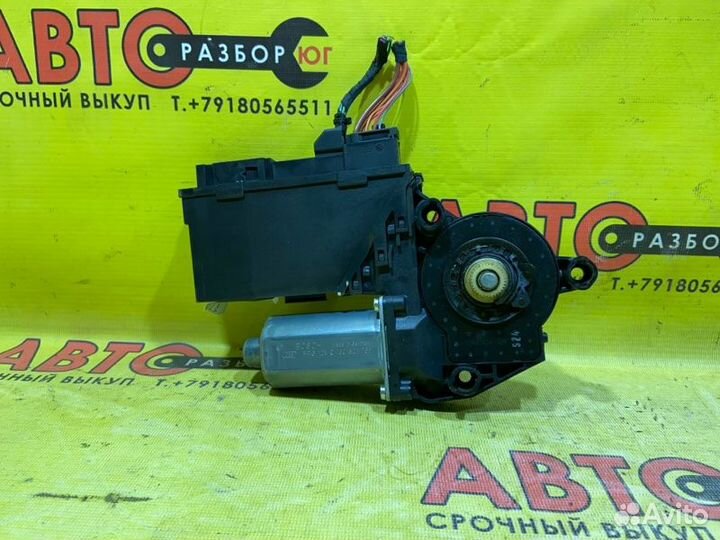 Мотор стеклоподъемника передний правый Porsche