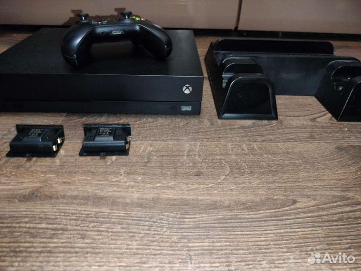 Xbox one x 1TB HDD UHD 4K