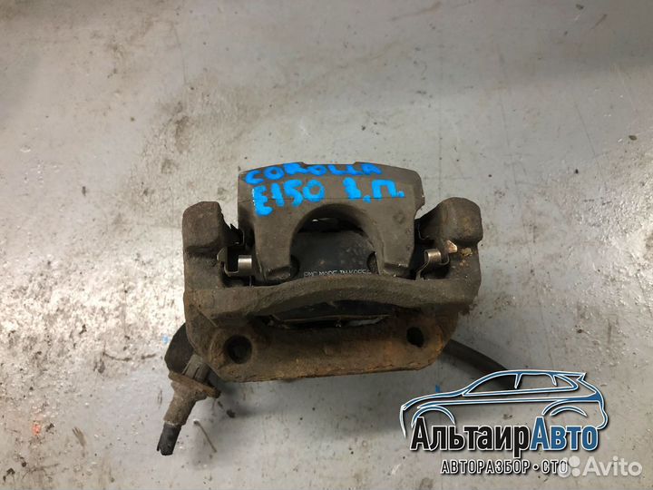 Тормозной суппорт задний правый Toyota Corolla 10