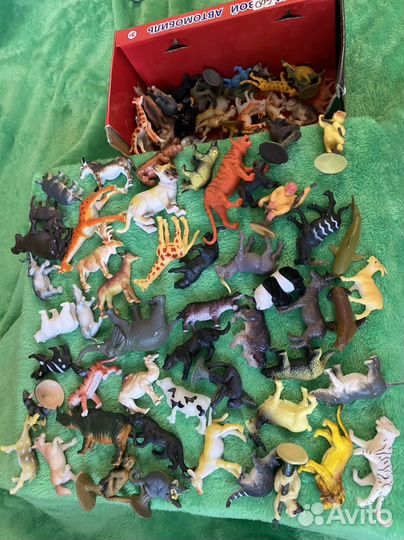 Коллекция фигурок животных