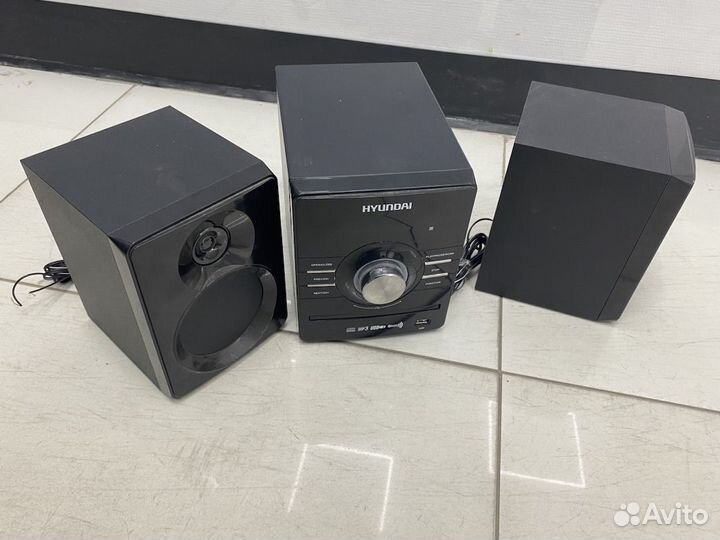 Музыкальный центр Hyundai H-MS240