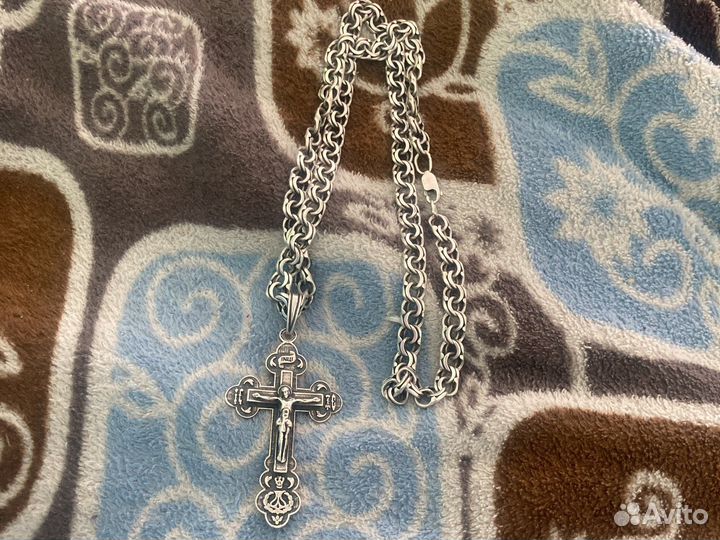 Серебряная цепь с крестом