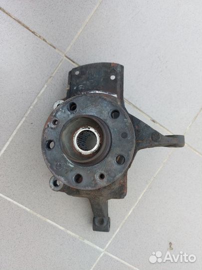 Поворотный кулак -правый Renault Trafic 3