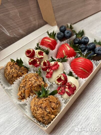 Набор клубники в шоколаде (12 ягод)