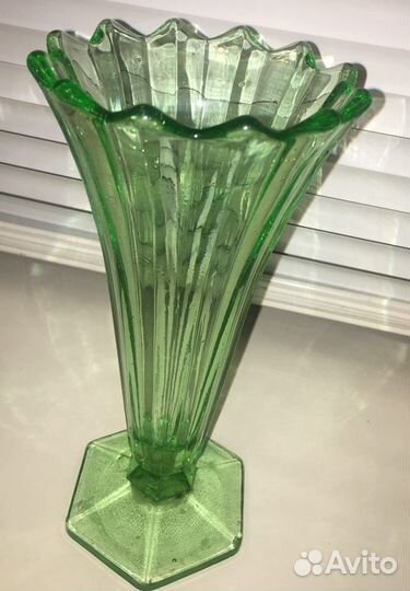 Ваза из цветного стекла