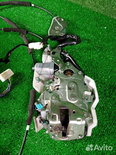 Замок боковой двери задний правый Nissan Serena