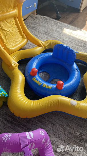 Инвентарь для плавания в бассейне или море