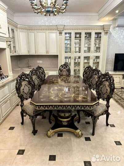 Стол обеденный со стульями