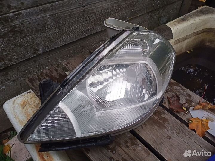 Фара левая nissan tiida 26060EM00A