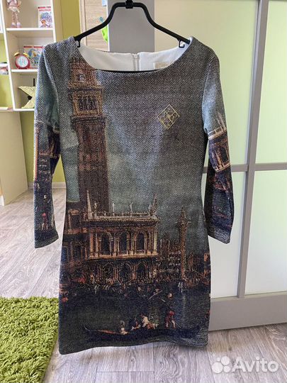 Продаётся женское платье