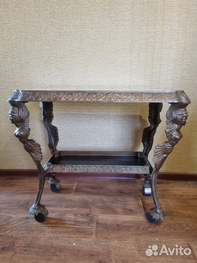 Столик для телевизора