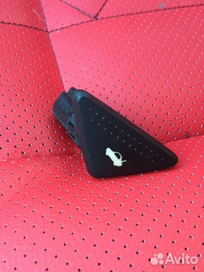 Кнопка открывания багажника Ford focus 1