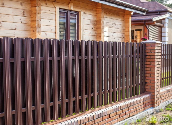 Штакетник металлический для забора грядки