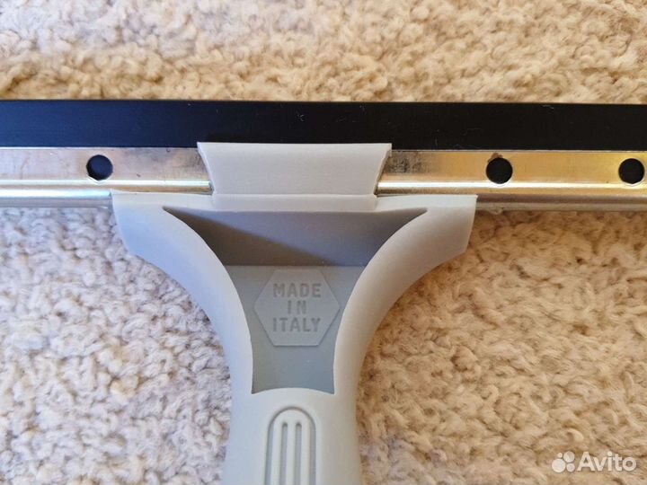 Стеклоочиститель для окон и авто