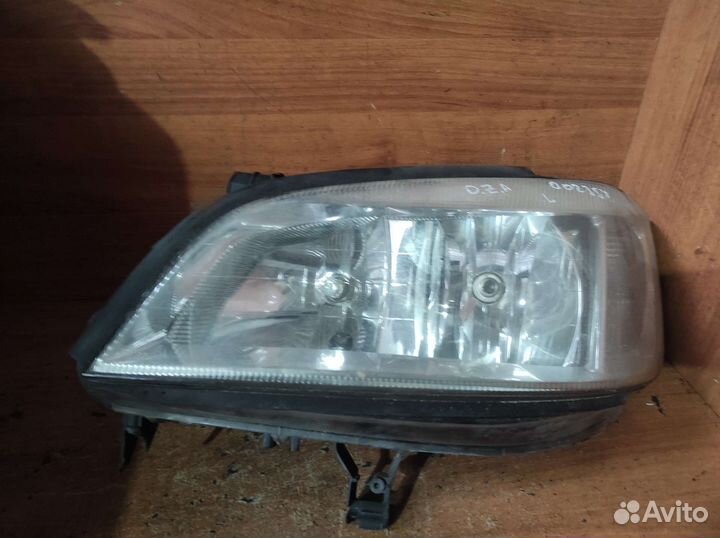 Фара левая Опель Зафира А
