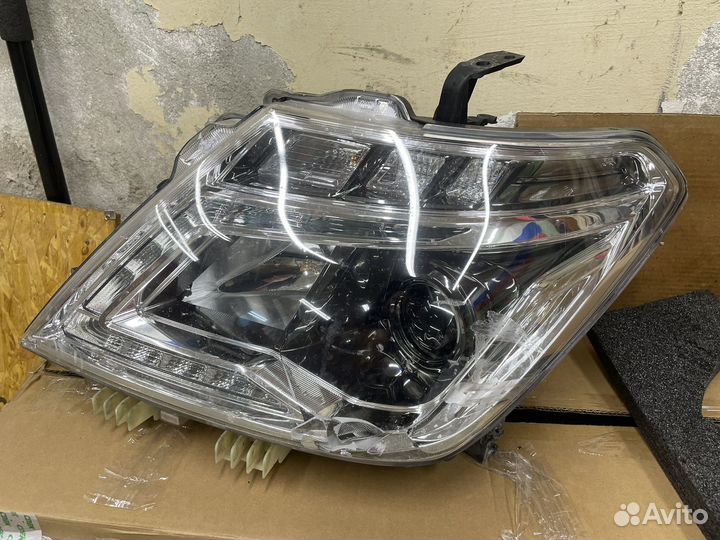 Фара левая Nissan patrol y62 2014г