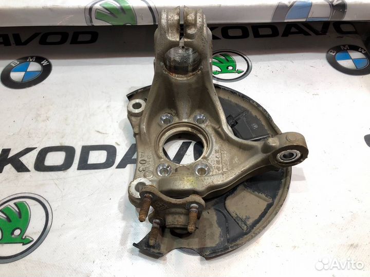 Кулак поворотный передний правый Volkswagen Passat