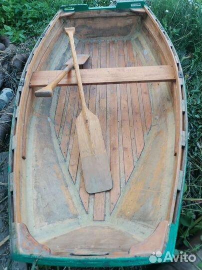 Лодка деревянная 