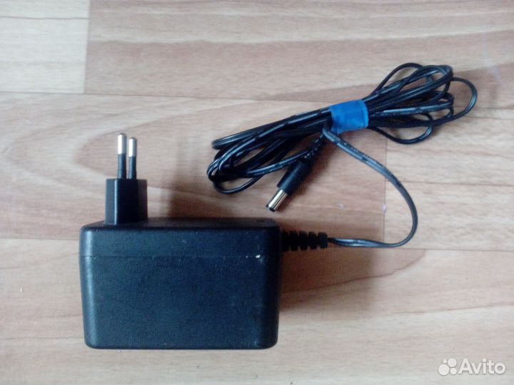 Зарядные устройства (адаптеры питания) разные