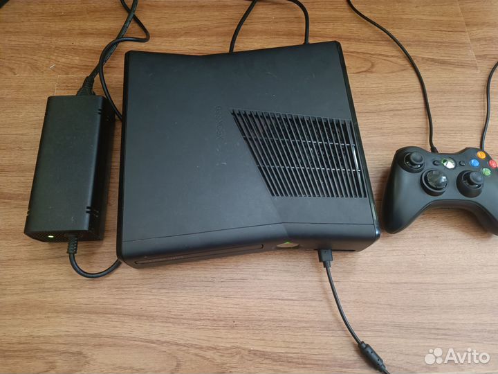 Xbox 360 Slim 250 Gb Freeboot + Игры