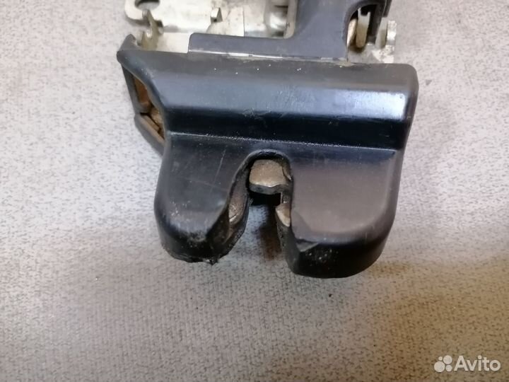 Замок крышки багажника Mitsubishi Lancer 8 CK 1997