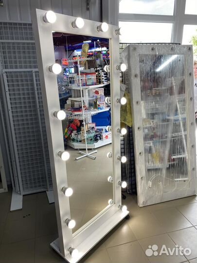 Зеркала с лампочками для магазина и дома