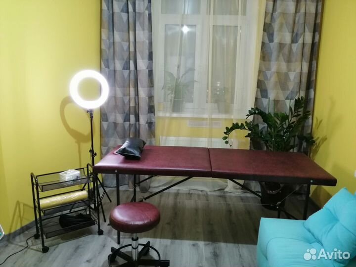 Кушетка, лампа, тележка