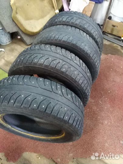 Bridgestone Ice Cruiser 7000 215/65 R16