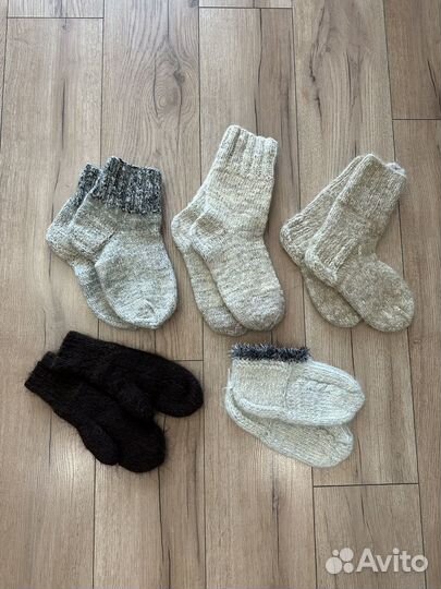 Носки и варежки ручной вязки шерстяные